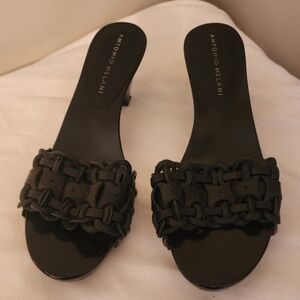 Black leather sandles